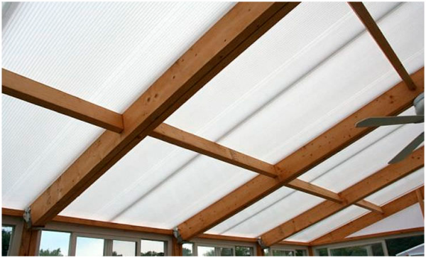 Nettoyage d’une toiture en polycarbonate : ce qu’il faut éviter