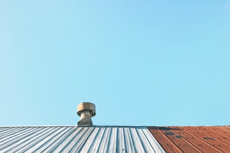 Comment poser une ventilation de toiture ?