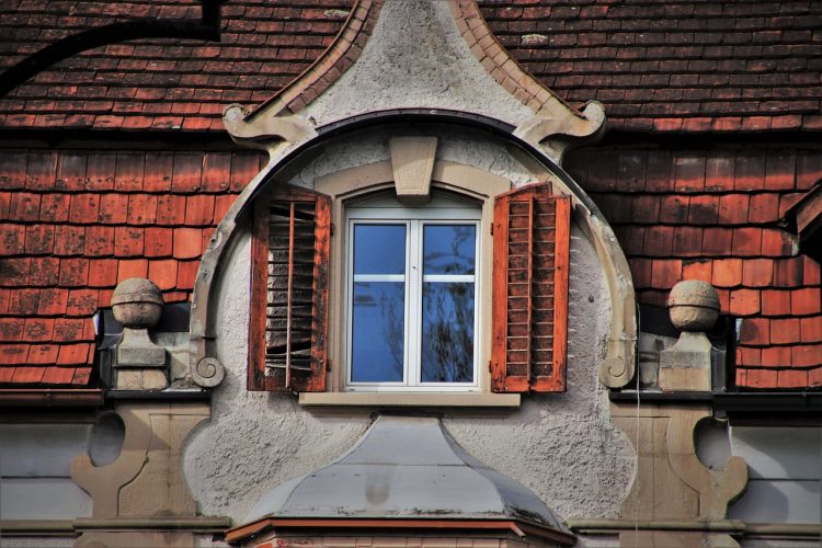 Focus sur la fenêtre de toit patrimoine proposée par velux