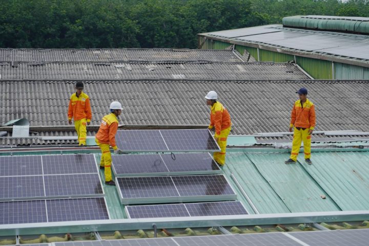 Guide étape par étape pour installer des panneaux solaires sur une toiture