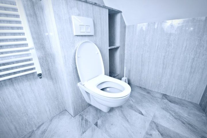 Changer le siège de vos toilettes : guide pour une installation parfaite