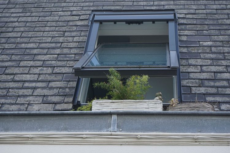 Les étapes indispensables pour poser une fenêtre de toit