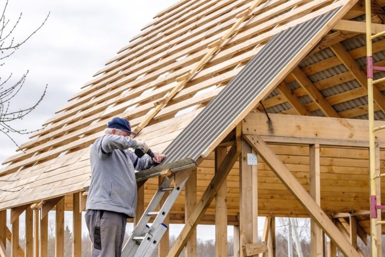 Construisez une toiture résistante grâce à des voliges de qualité