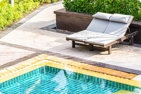 Comment aménager les abords de votre piscine avec style ?