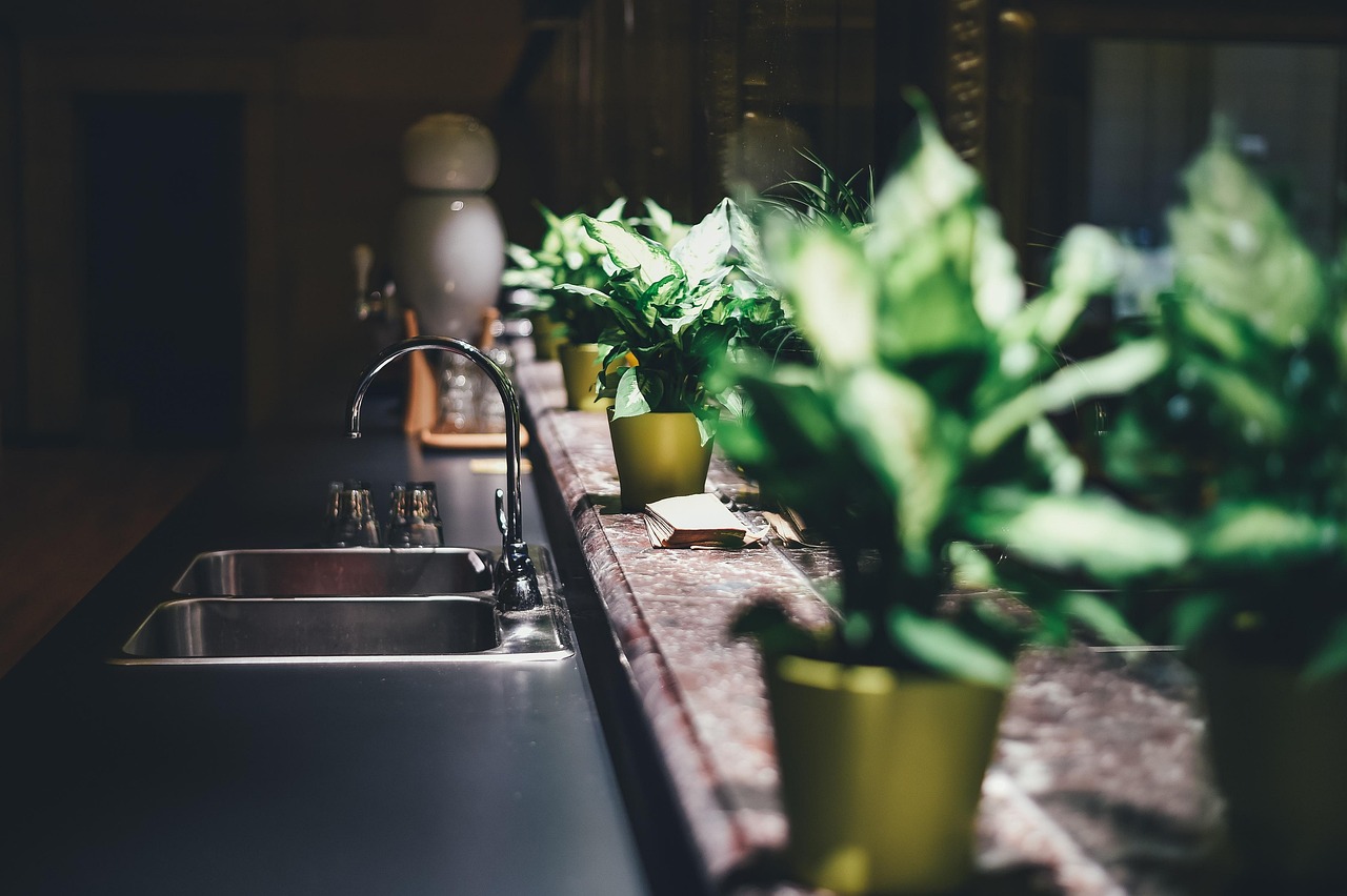 découvrez nos plans de travail sur mesure, conçus selon vos goûts et adaptés à votre cuisine ou salle de bain.