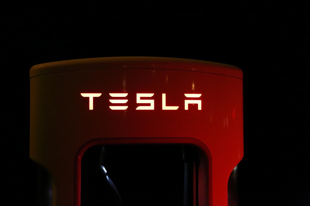 comparez les bornes de recharge pour véhicules électriques : puissance, fonctionnalités, prix et conseils pour choisir le modèle adapté à vos besoins.
