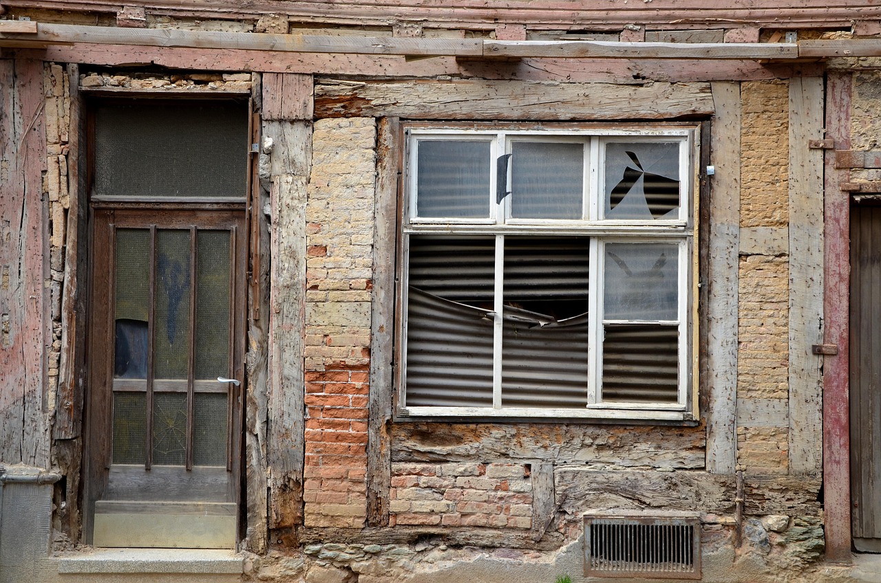 découvrez les principaux facteurs qui influencent le coût d’une rénovation de façade : matériaux, surface, état du bâtiment, main-d’œuvre et contraintes du chantier.